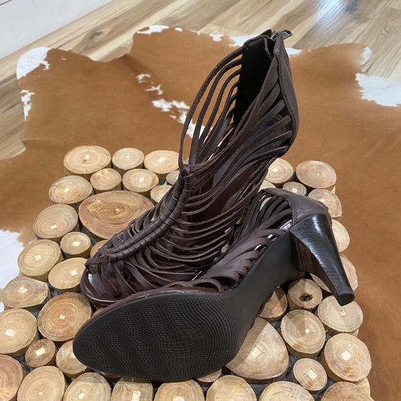 Strapy heels - Picture 2 of 2